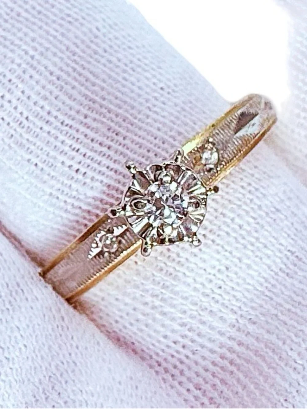 🌟 Vintage Keepsake 14K Two-Tone Gold Diamond Ring